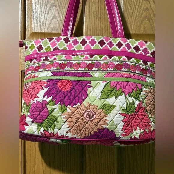 Vera Bradley Bag - Picture 4 of 8